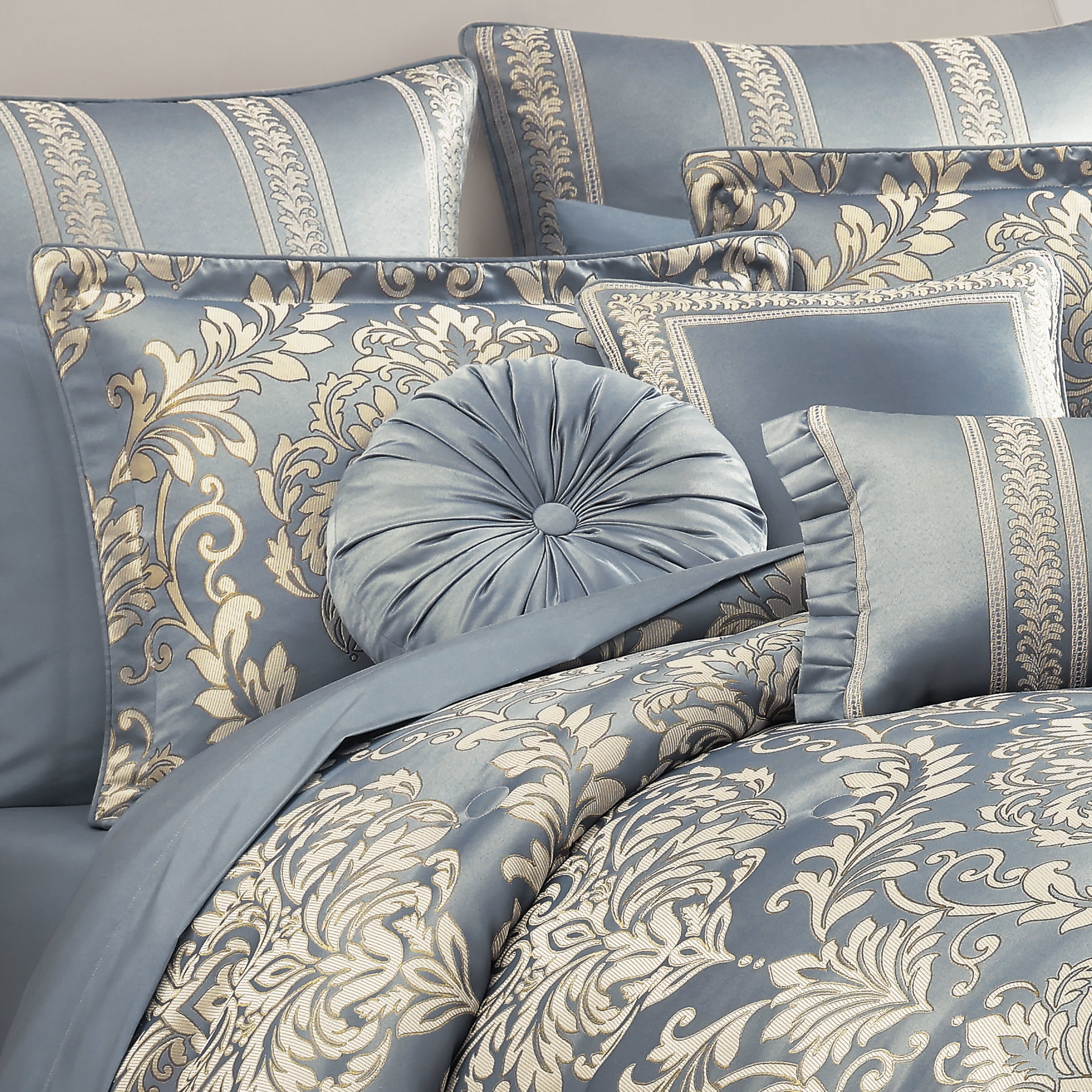 Lorenzo Round Decorative Throw Pillow, BLUE, alternate image number 2