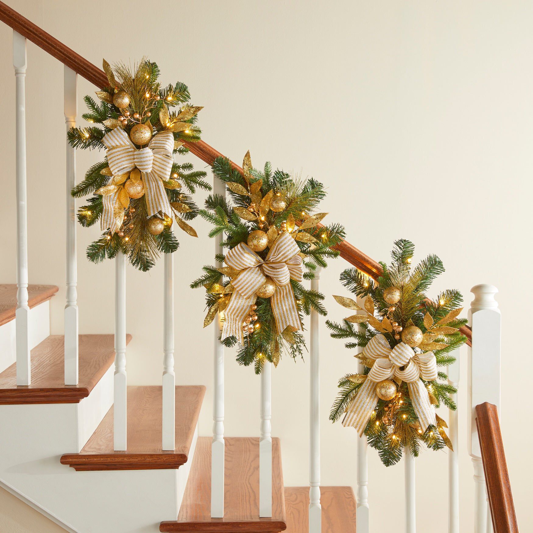 24" Pre-Lit Holiday Classics Stair Swag