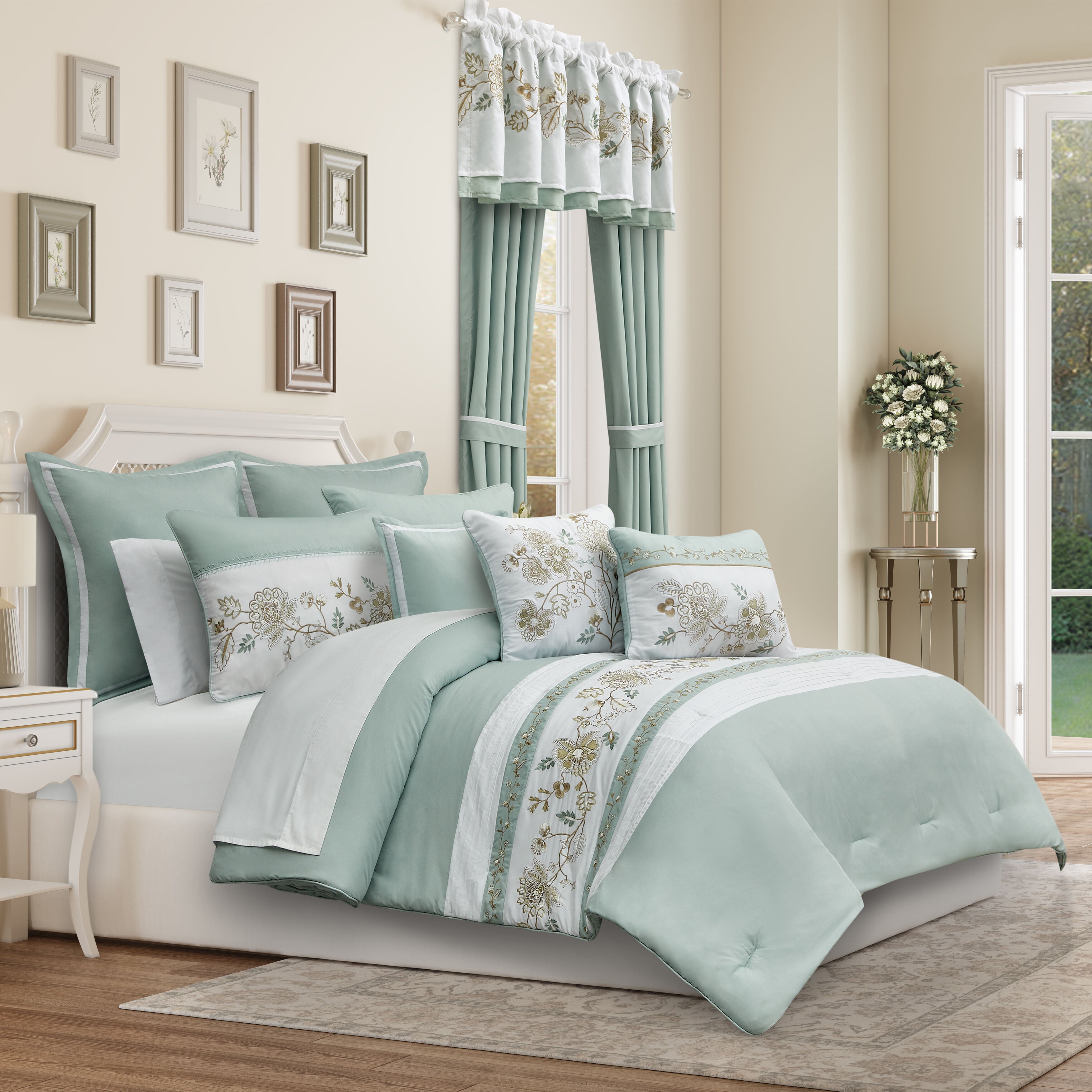 SPRING SOCIAL KING/CAL KING 3PC. COMFORTER SET, SPA, hi-res image number 0