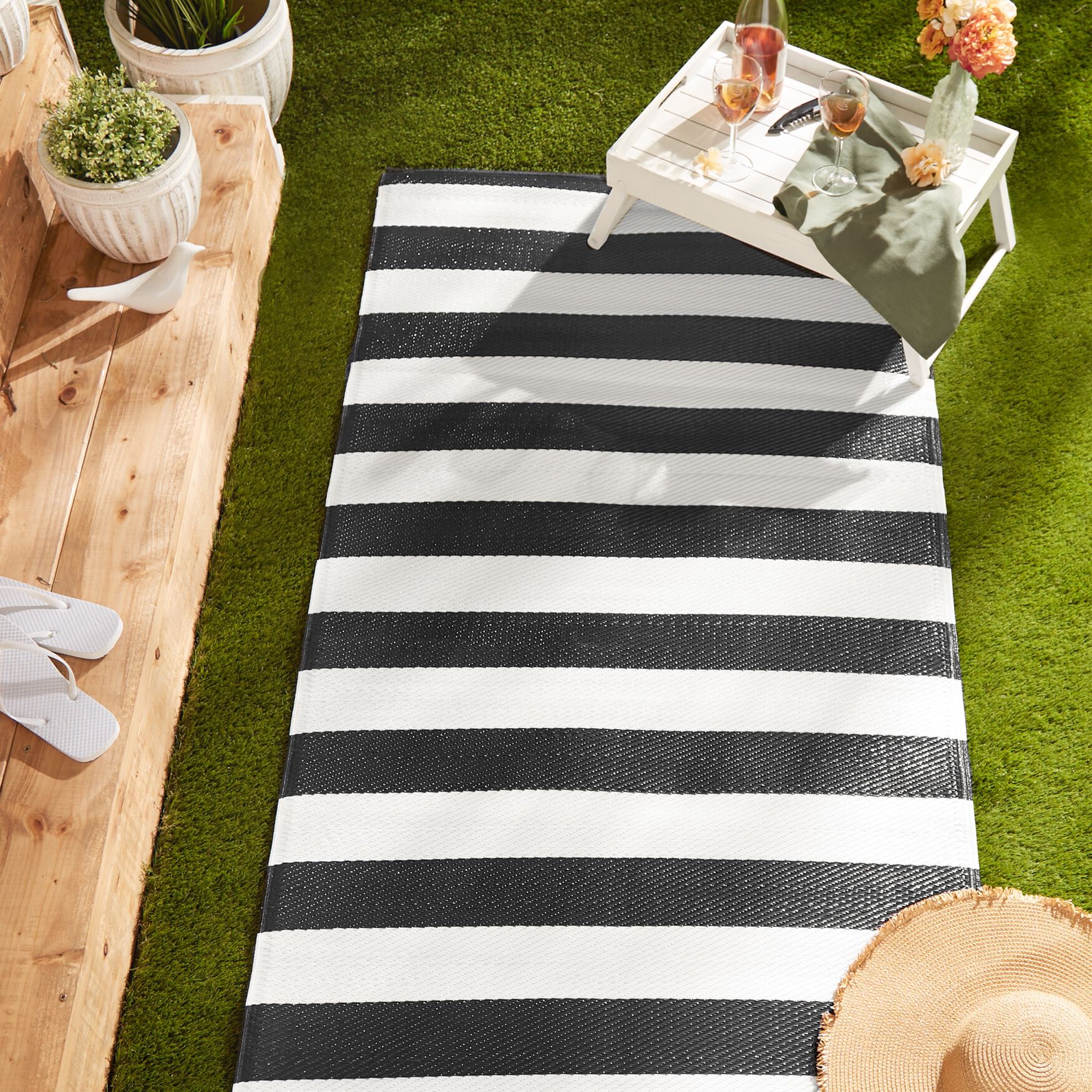 Black/White Stripe Outdoor Floor Runner 3X6 Ft Floor Coverings, , alternate image number 4