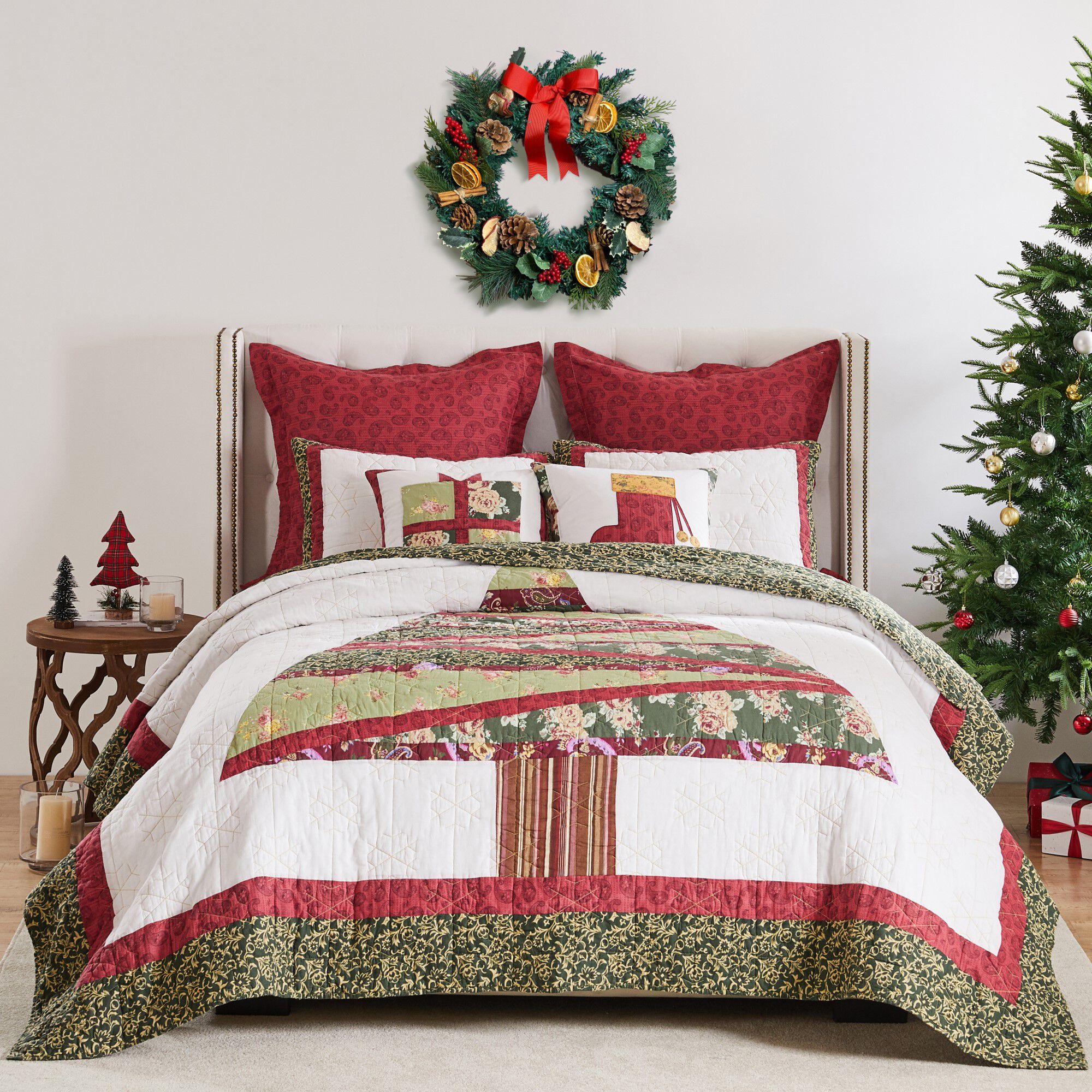 Christmas Tree Patchwork Holiday Quilt Set, Holiday, 3-Piece Full/Queen, HOLIDAY, hi-res image number 0