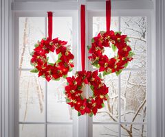 Set Of 3 Cordless Pre-Lit Mini Christmas Wreaths