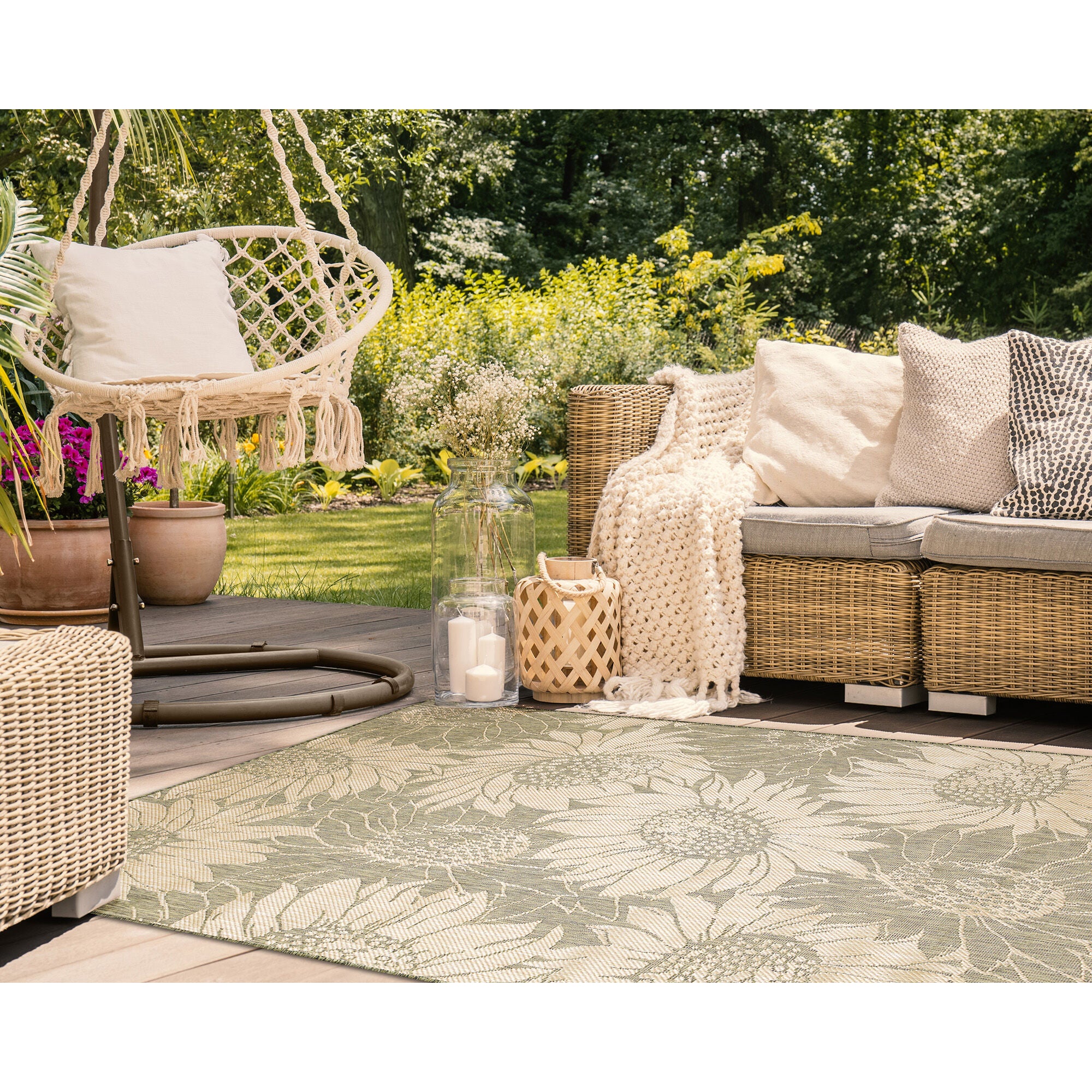 Liora Manne Carmel Sunflower Field Indoor/Outdoor Area Rug Green 4 feet 10 inches x 7 feet 6 inches, GREEN, alternate image number 2