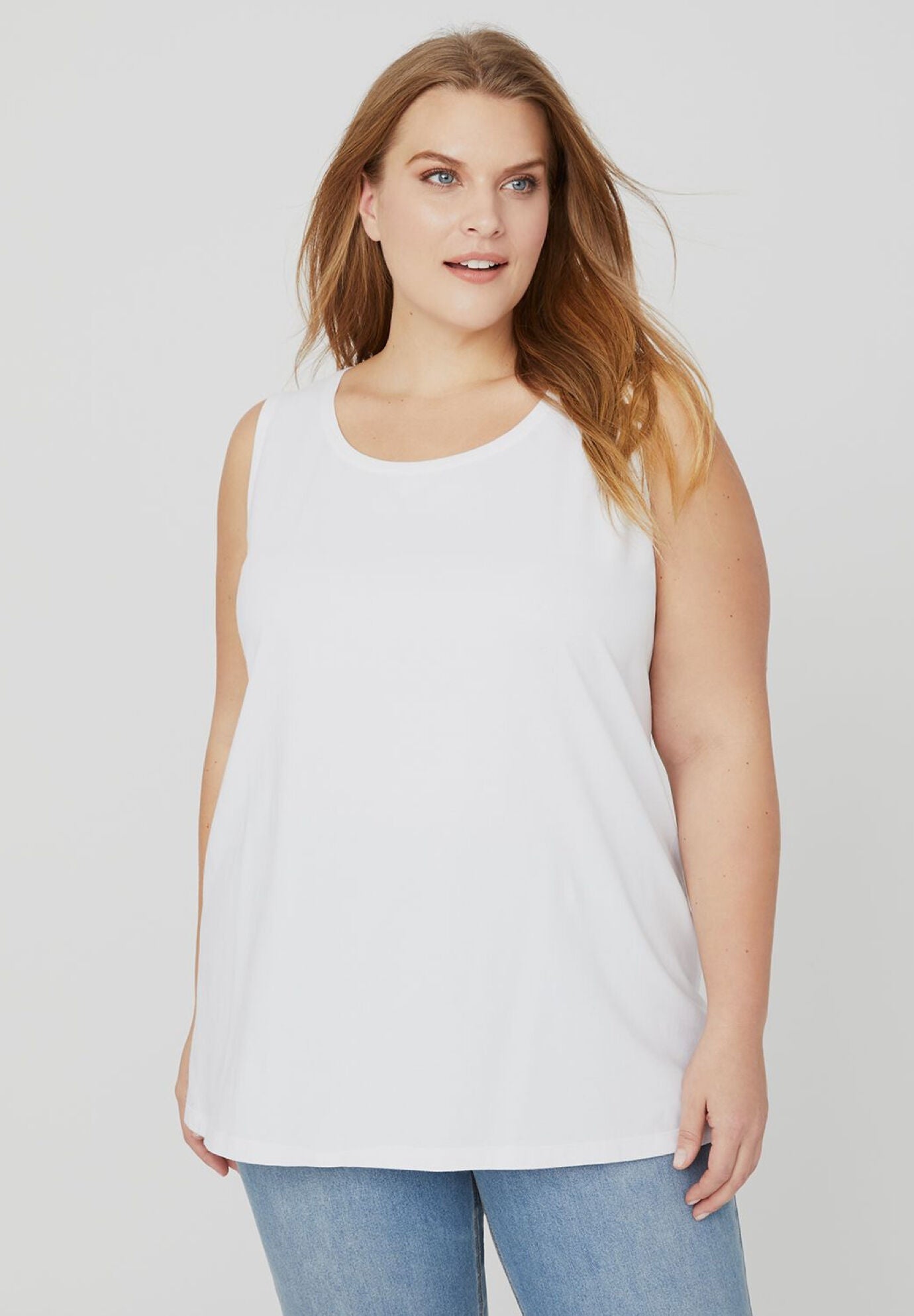 Suprema&reg; Tank, WHITE ROSES FLORAL, hi-res image number 0