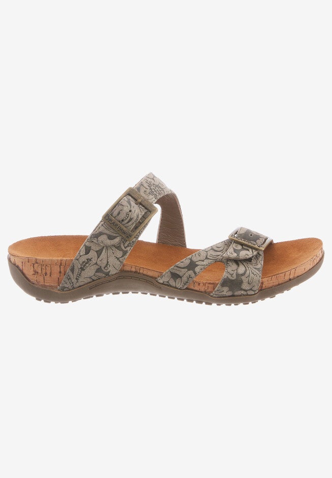 Maddie Sandal , , alternate image number null