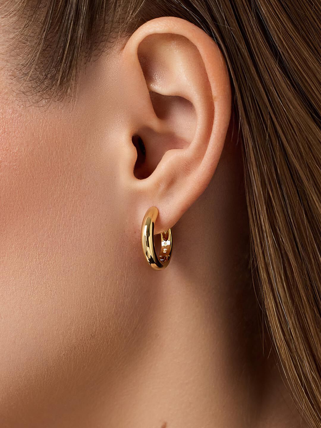 Giulia Medium Gold Hoop Earrings, GOLD, alternate image number 1