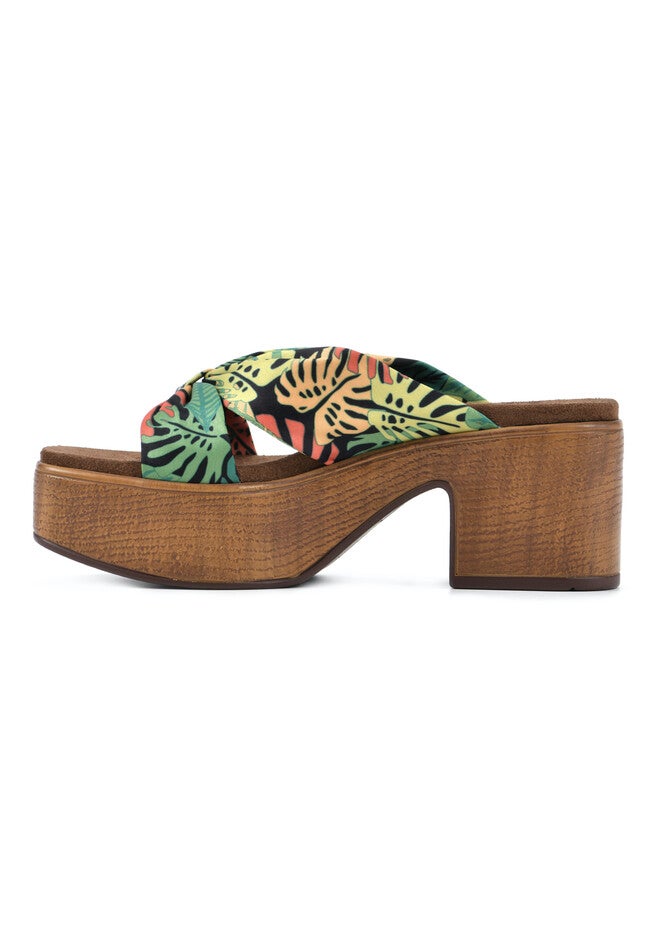 White Mountain Glamming Platform Sandal, , alternate image number null