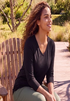 Suprema&reg; 3/4 Sleeve V-Neck Tee