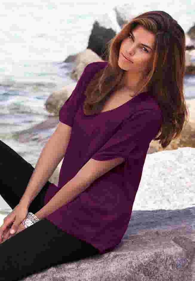 Plus Size Slub V-Neck Boyfriend Tunic Top image number 8