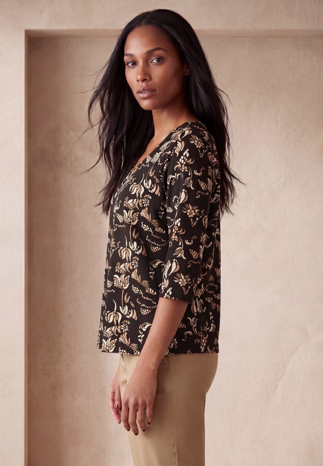 Stretch Cotton Scoop Neck Tee image number 2