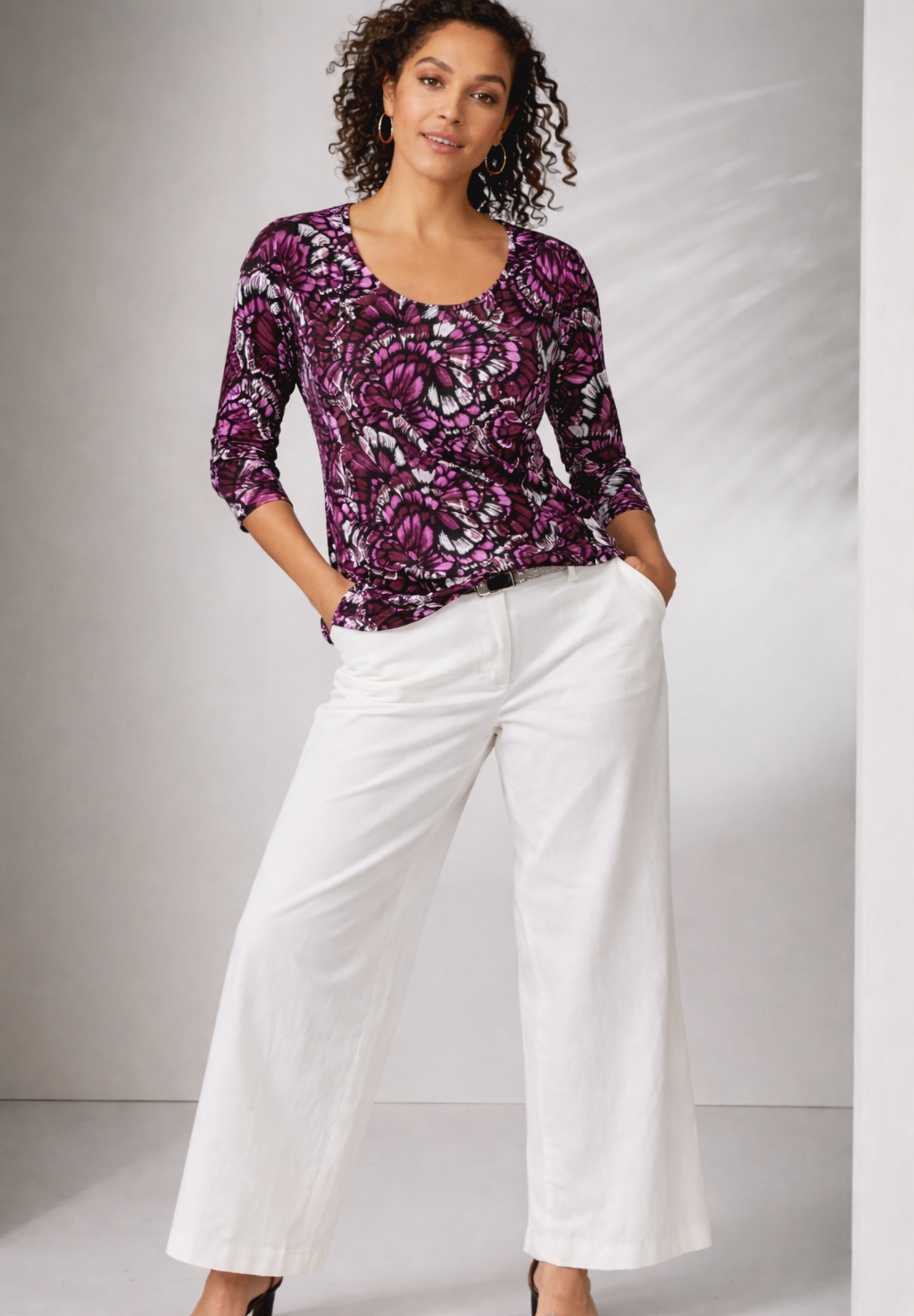 Stretch Cotton Scoop Neck Tee image number 3