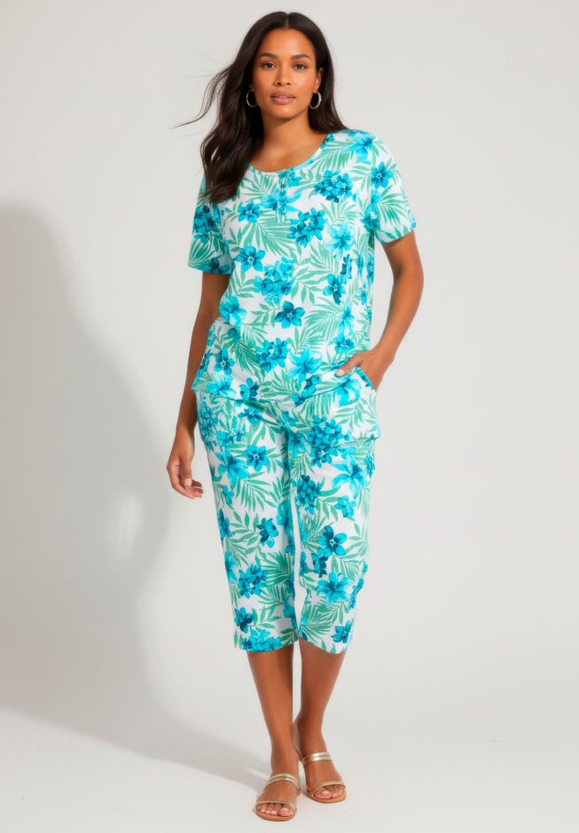 Plus Size 2-Piece Printed Henley Top and Capri Set image number 1