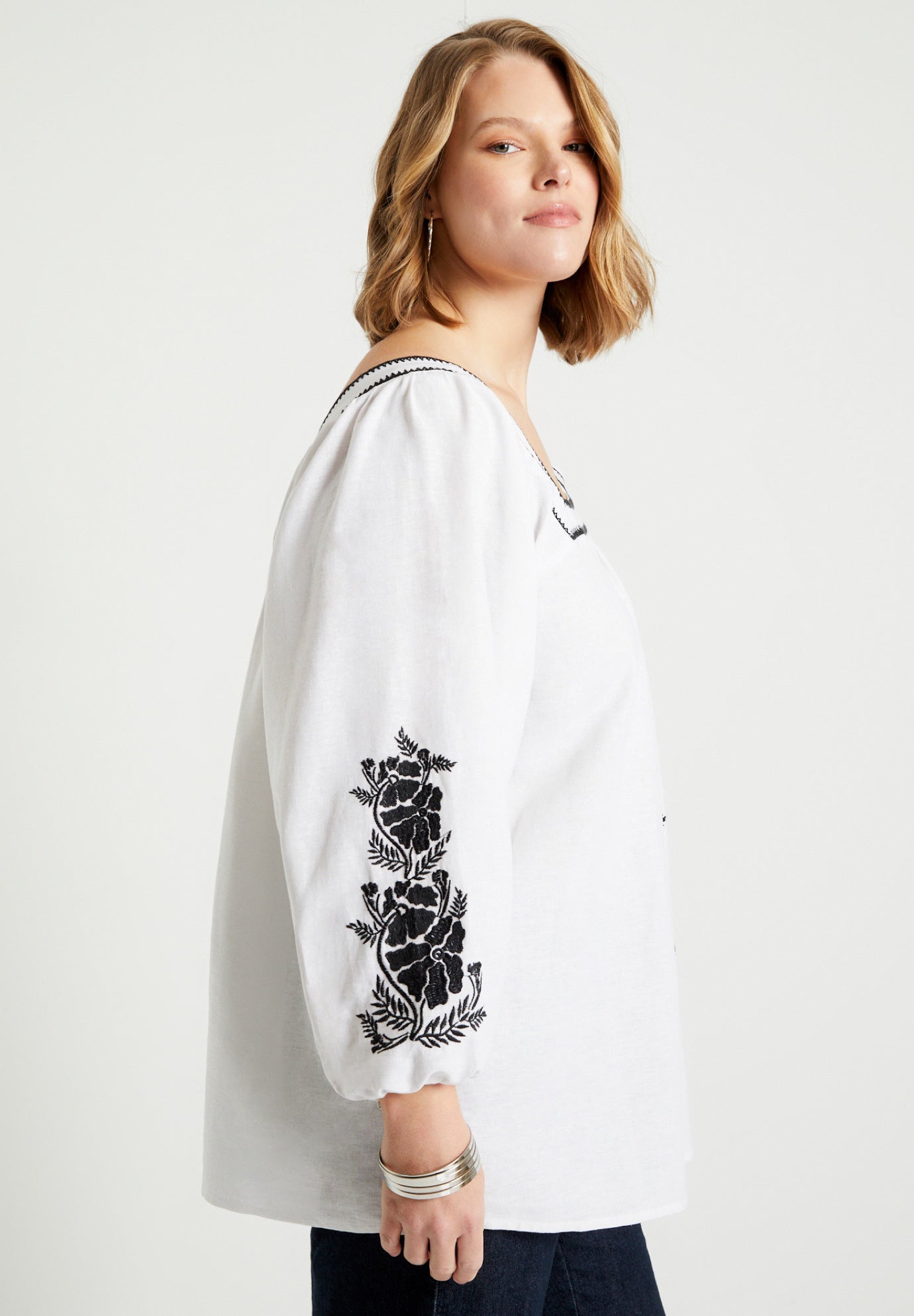 Embroidered Lino Soleil Top image number 2