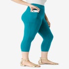 Side-Pocket Essential Capri Legging image number null