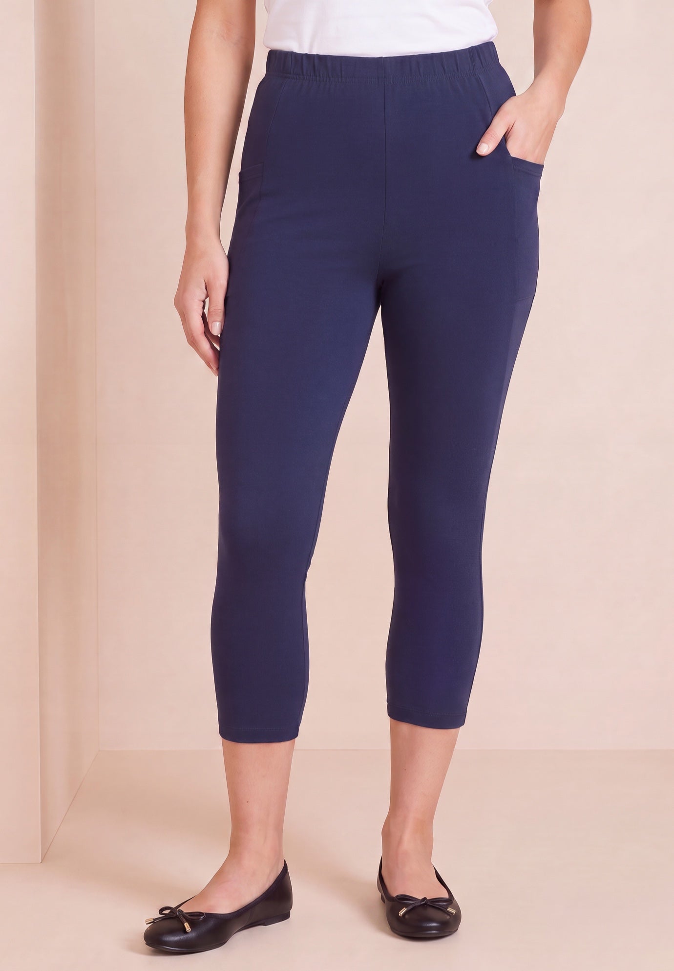 Side-Pocket Essential Capri Legging image number 0
