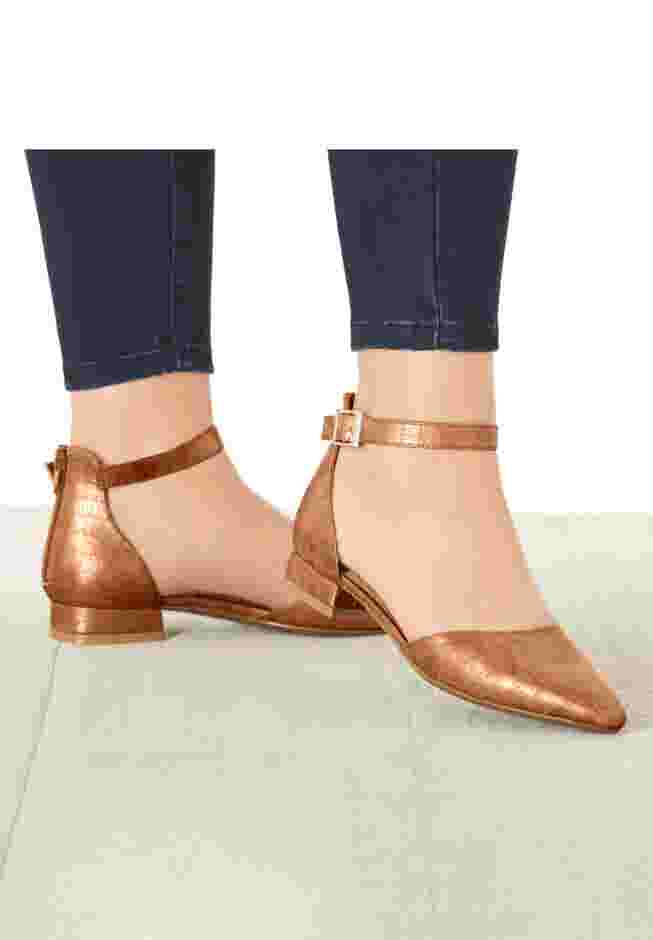 The Loucia Pump image number 6
