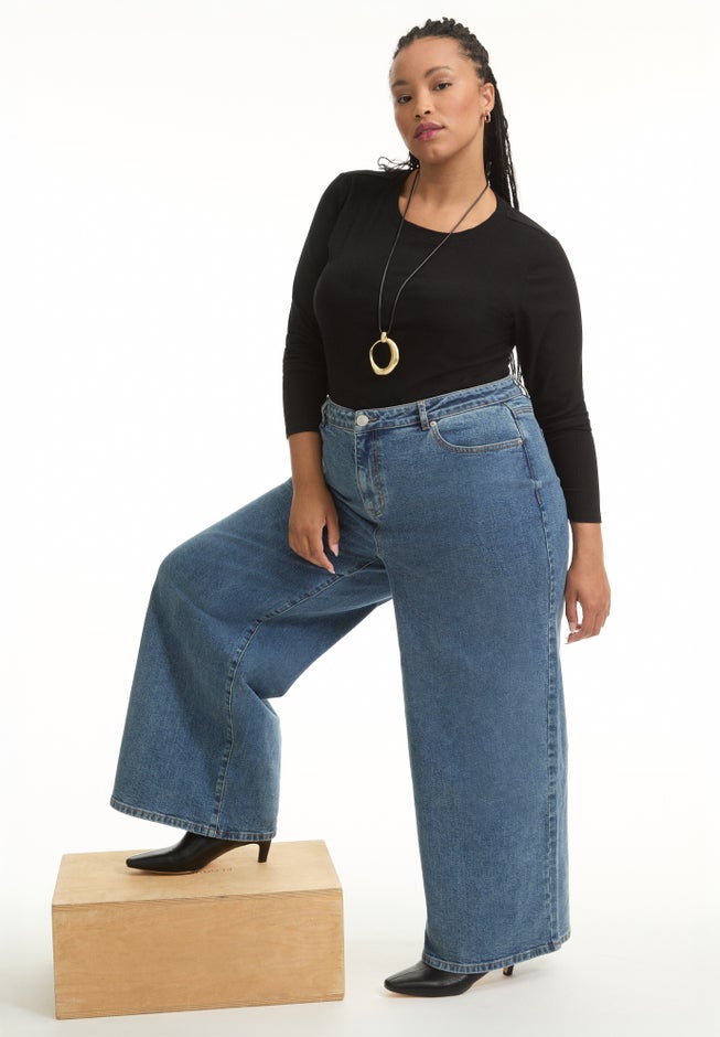 Curvie-Fit High-Rise Jeans image number 2