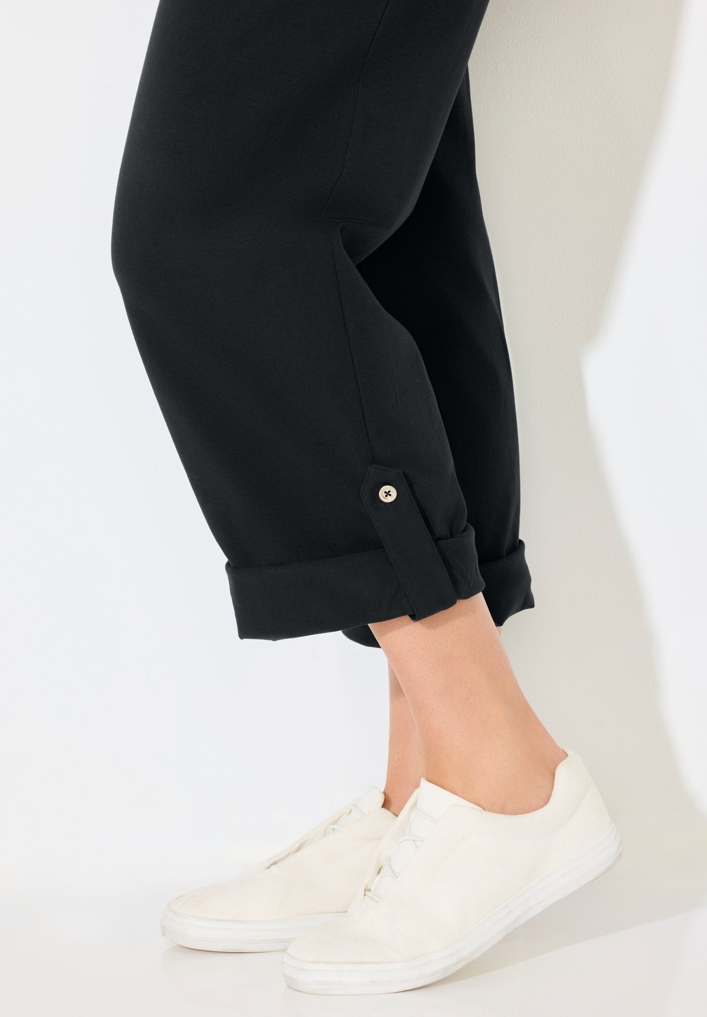 Suprema&reg; Studio Roll Tab Pant image number 3