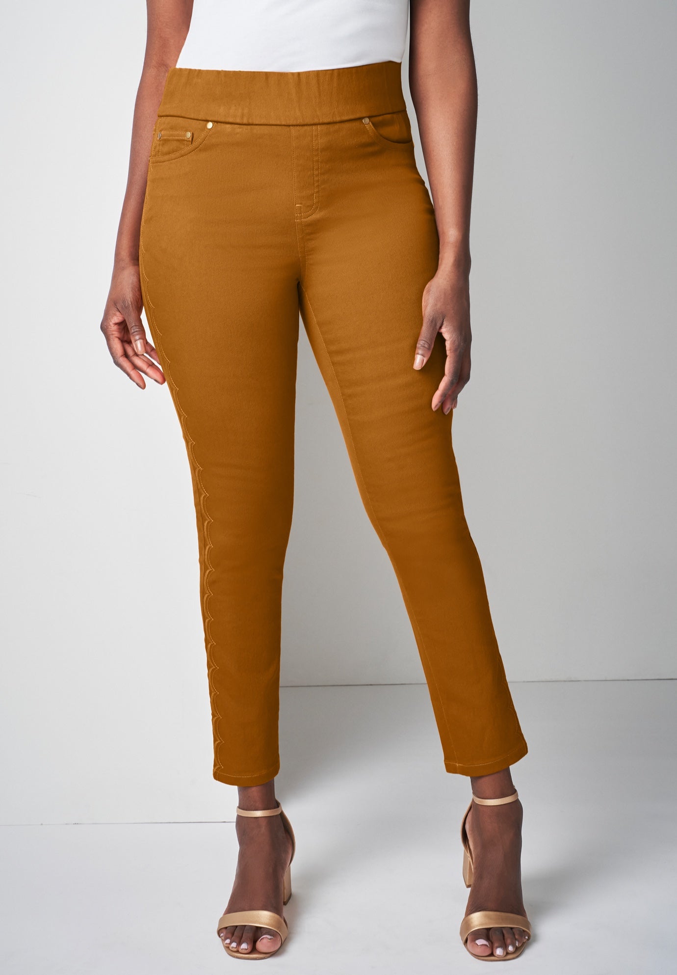 Comfort Waist Scalloped Ankle Jean image number 2