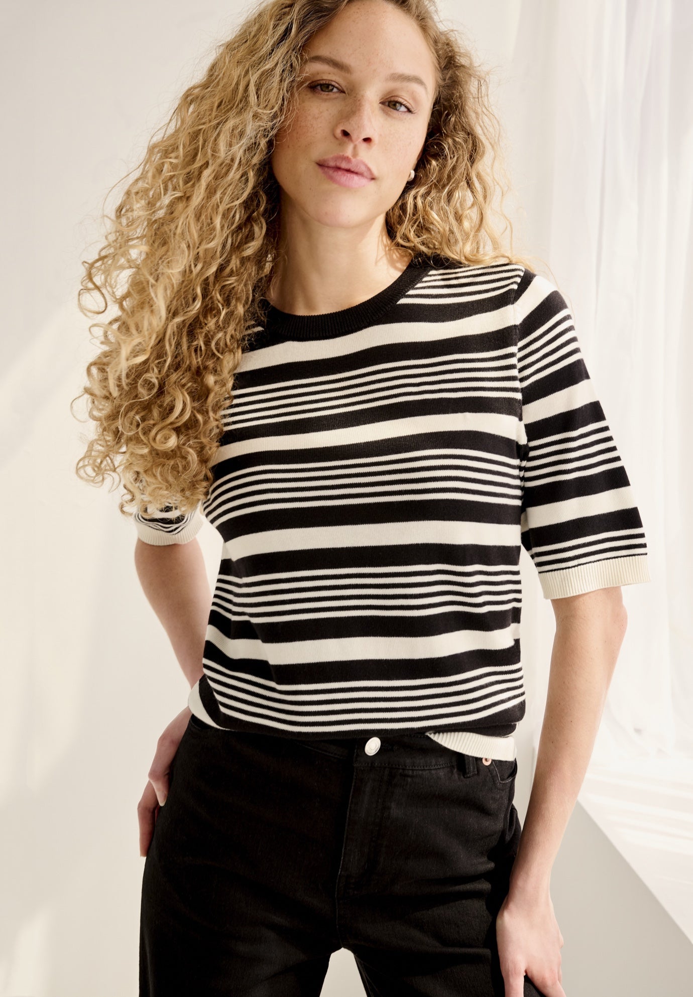 Short Sleeve Fine Knit Pullover image number 0