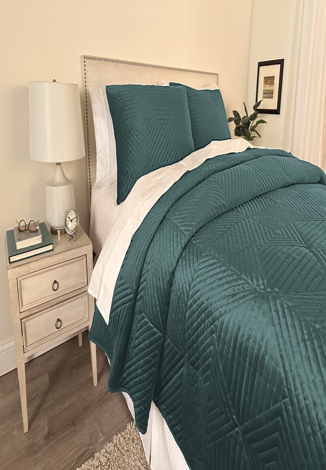 Geo Diamond Velvet Quilt image number 1