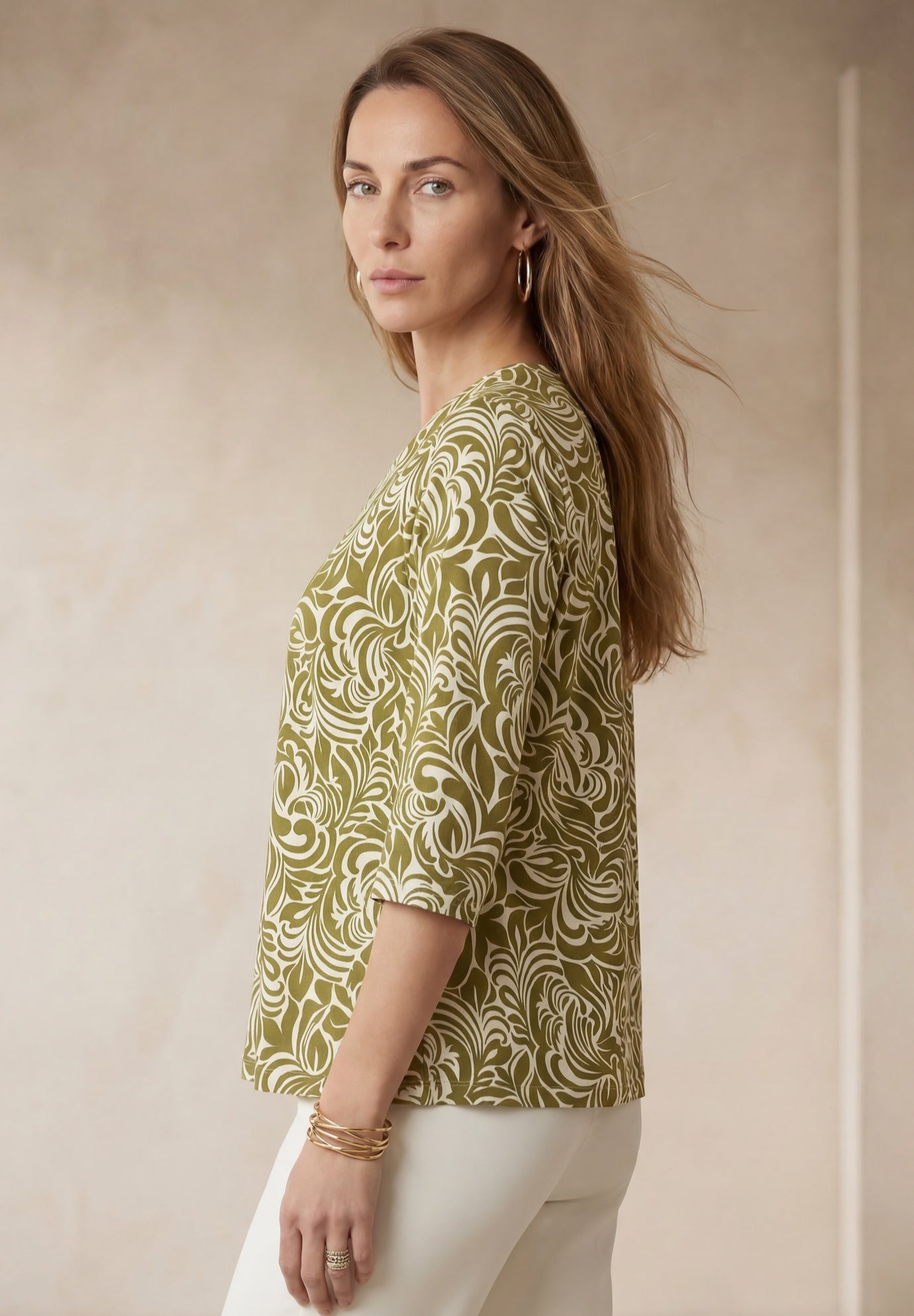 Stretch Cotton V-Neck Tee image number 2