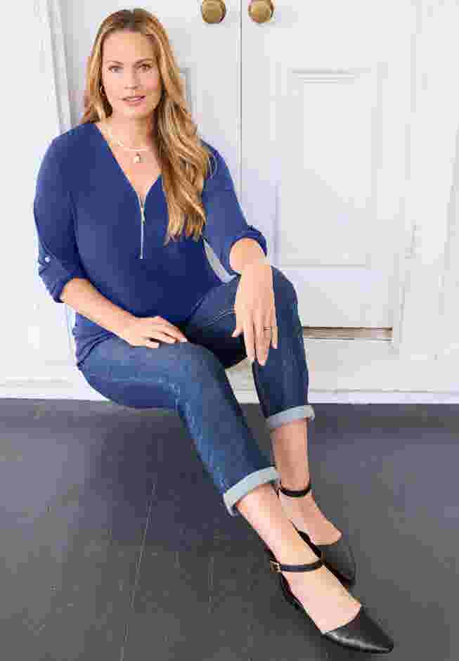 Dream Drape Zip V-Neck Top image number 3