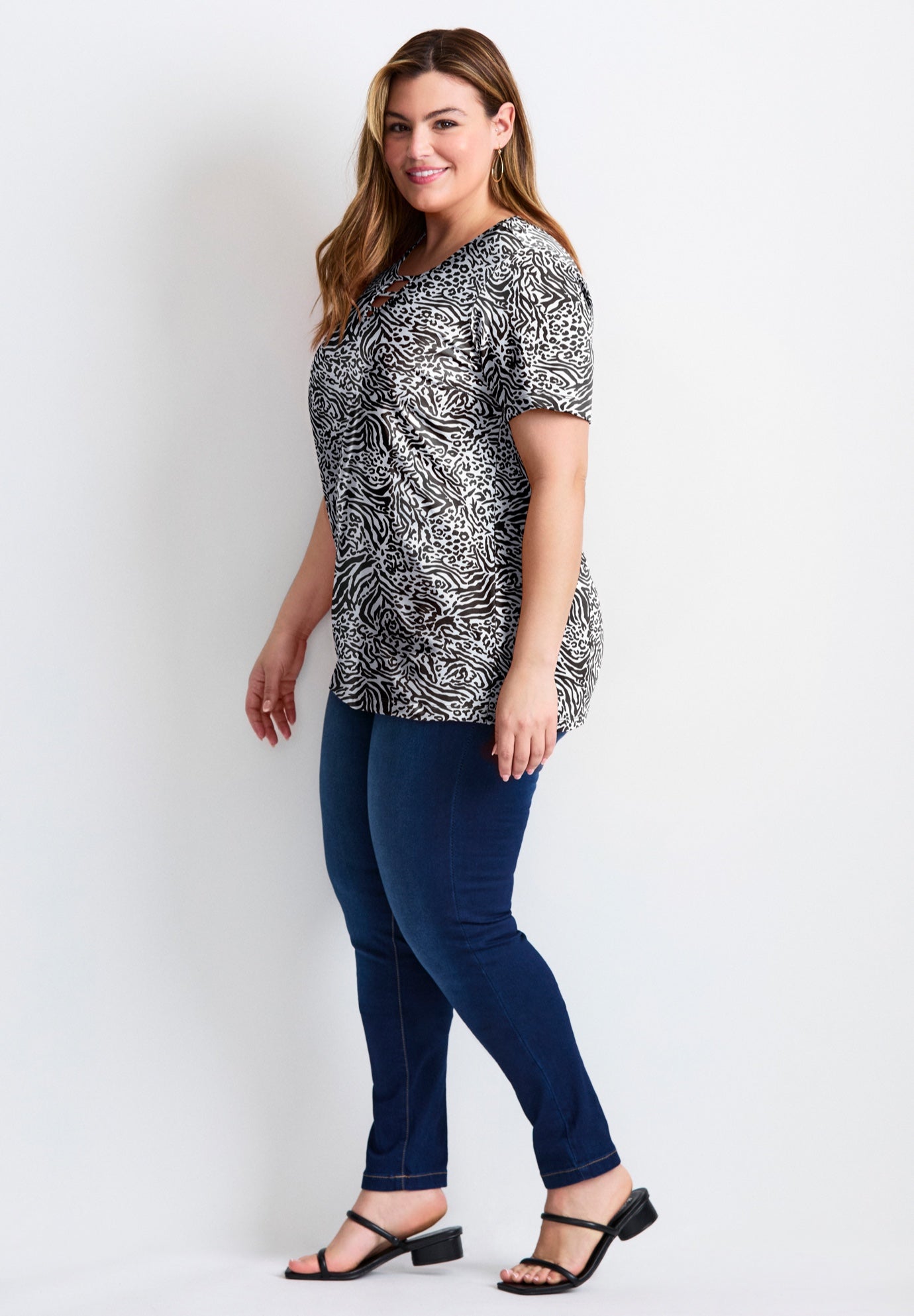 Triple Keyhole Short Sleeve Tee image number 2