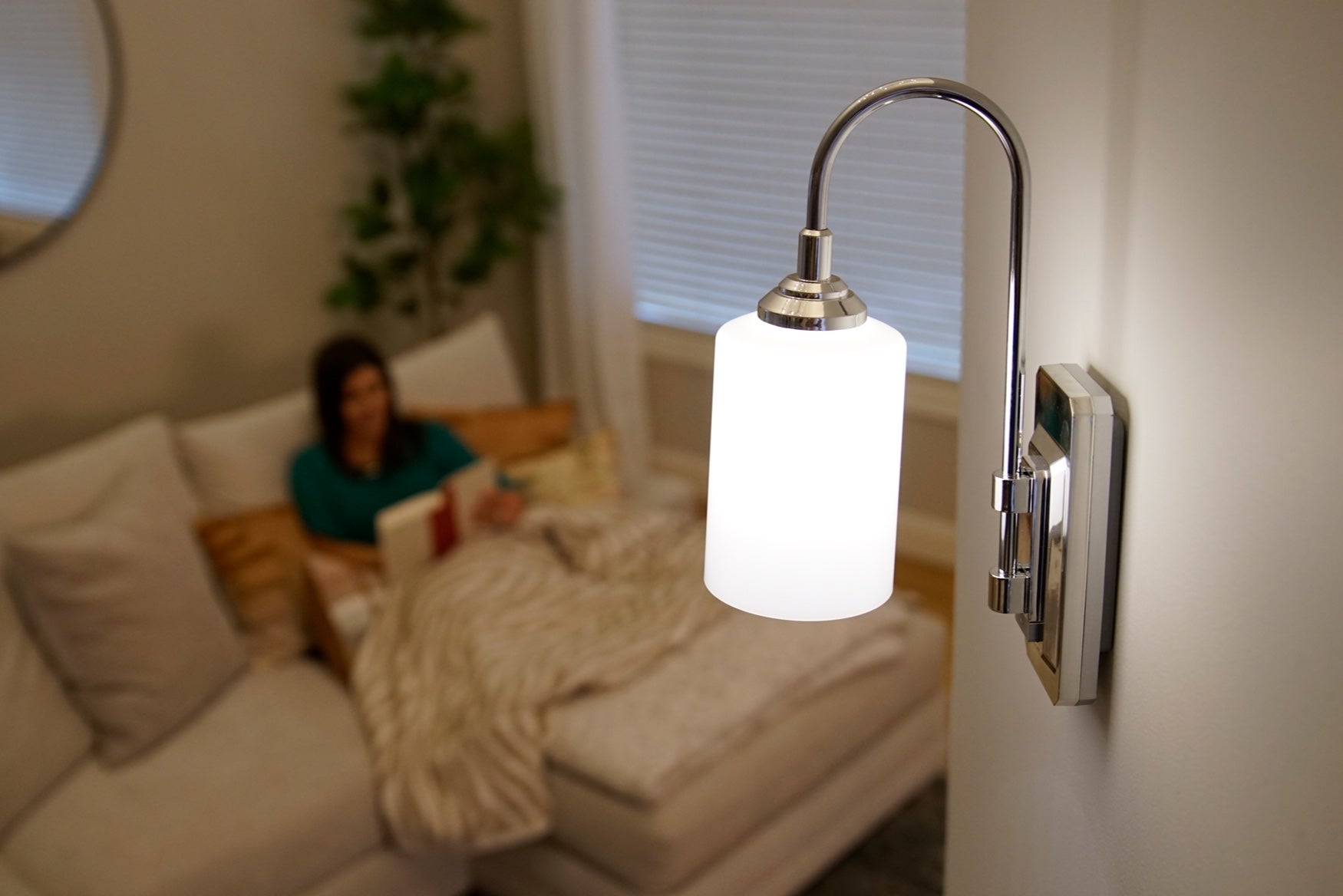 Smart Sconce™ Wireless Wall Light image number 5