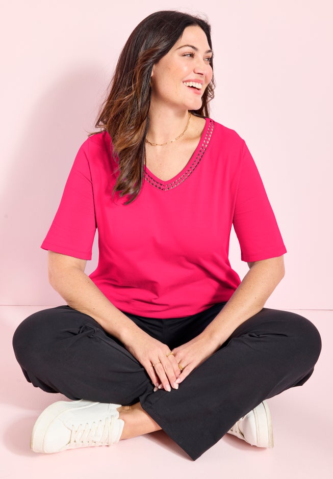 Suprema&reg; Crochet V-Neck Tee image number 2