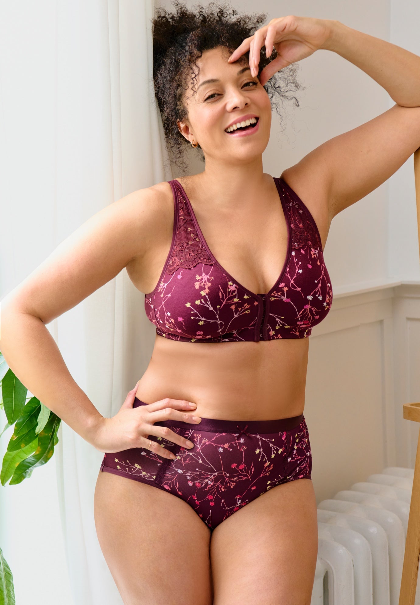 Wireless Front-Close Cotton Comfort Bra image number 0