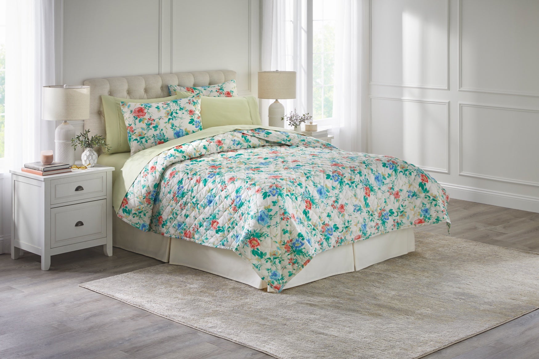 Rose Floral Quilt Set image number 0