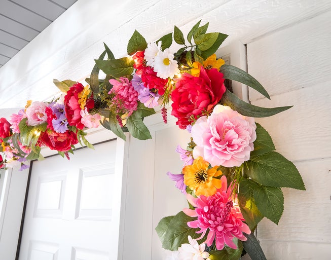 6’ Pre-Lit Mia Spring Garland image number null