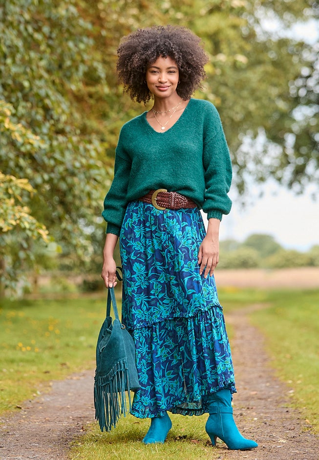 Cozy V-Neck Pullover Sweater image number 1