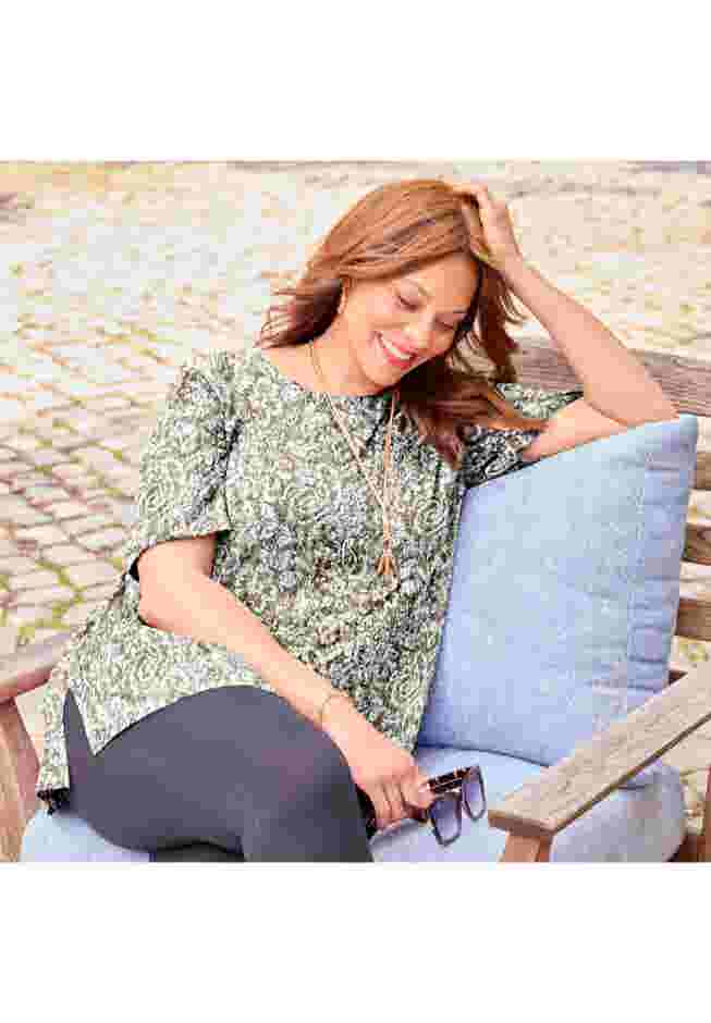 Easy Fit Short Sleeve Scoopneck Tunic image number 1