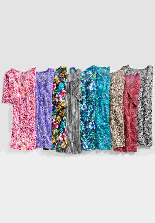 Easy Fit Short Sleeve Scoopneck Tunic image number 3