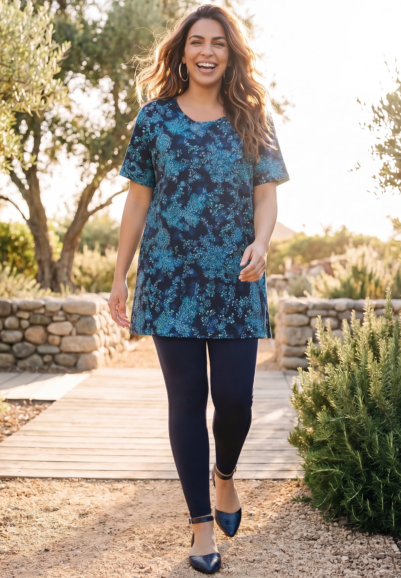 Easy Fit Short Sleeve Scoopneck Tunic image number 1