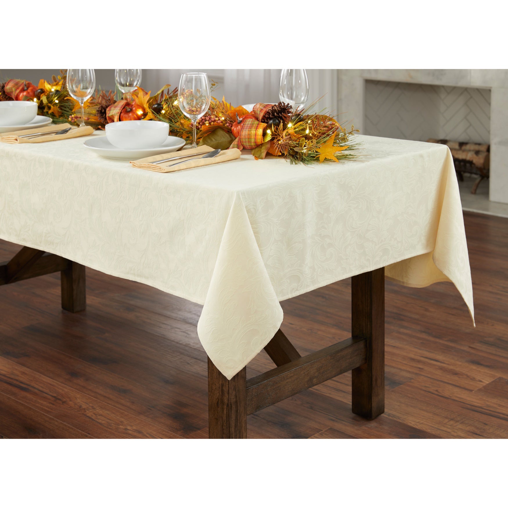 Damask 60" x 120" Tablecloth image number 0