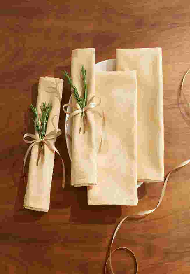 Damask Set of 4 Napkins 20" Sq. image number 0