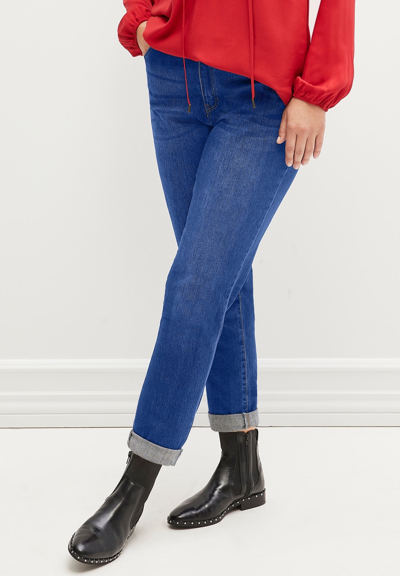 Mid-Rise Stretch Boyfriend Jeans image number 0