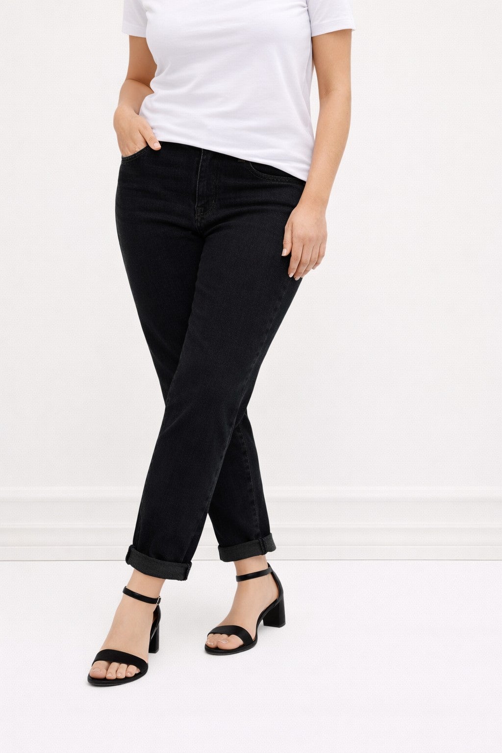 Mid-Rise Stretch 5-Pocket Relaxed Fit Boyfriend Jeans image number 0