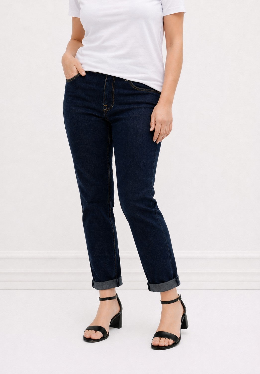 Mid-Rise Stretch 5-Pocket Relaxed Fit Boyfriend Jeans image number 0