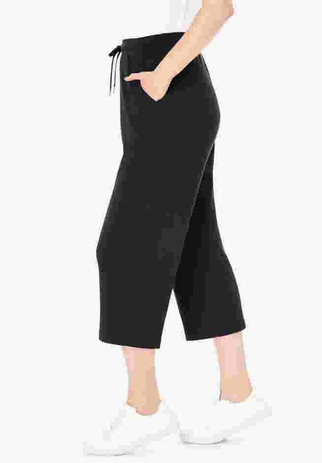 Womens Plus-Size Sport-Knit Pull-On Capri Pants image number 2