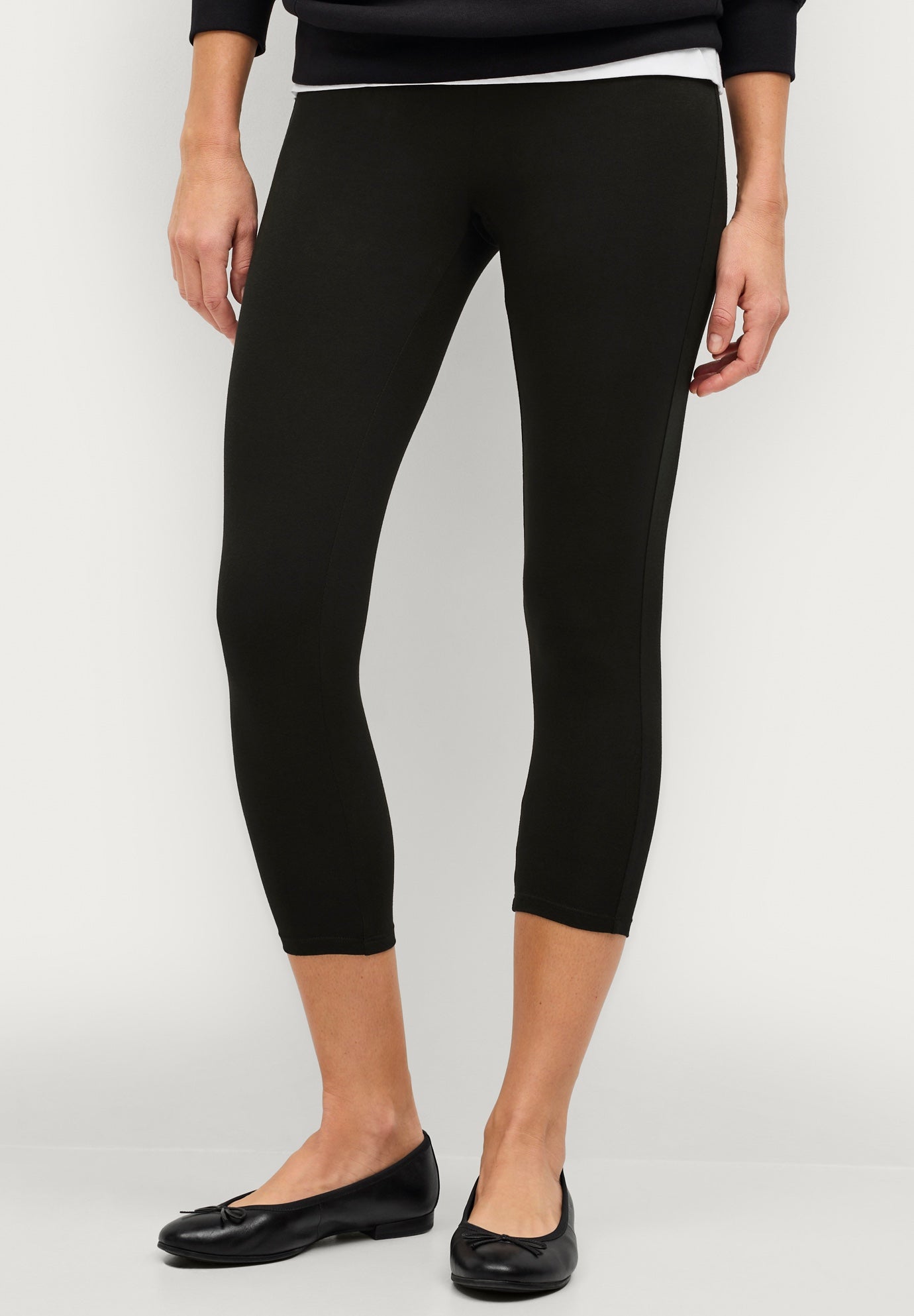 Stretch Knit Capri Legging image number 0