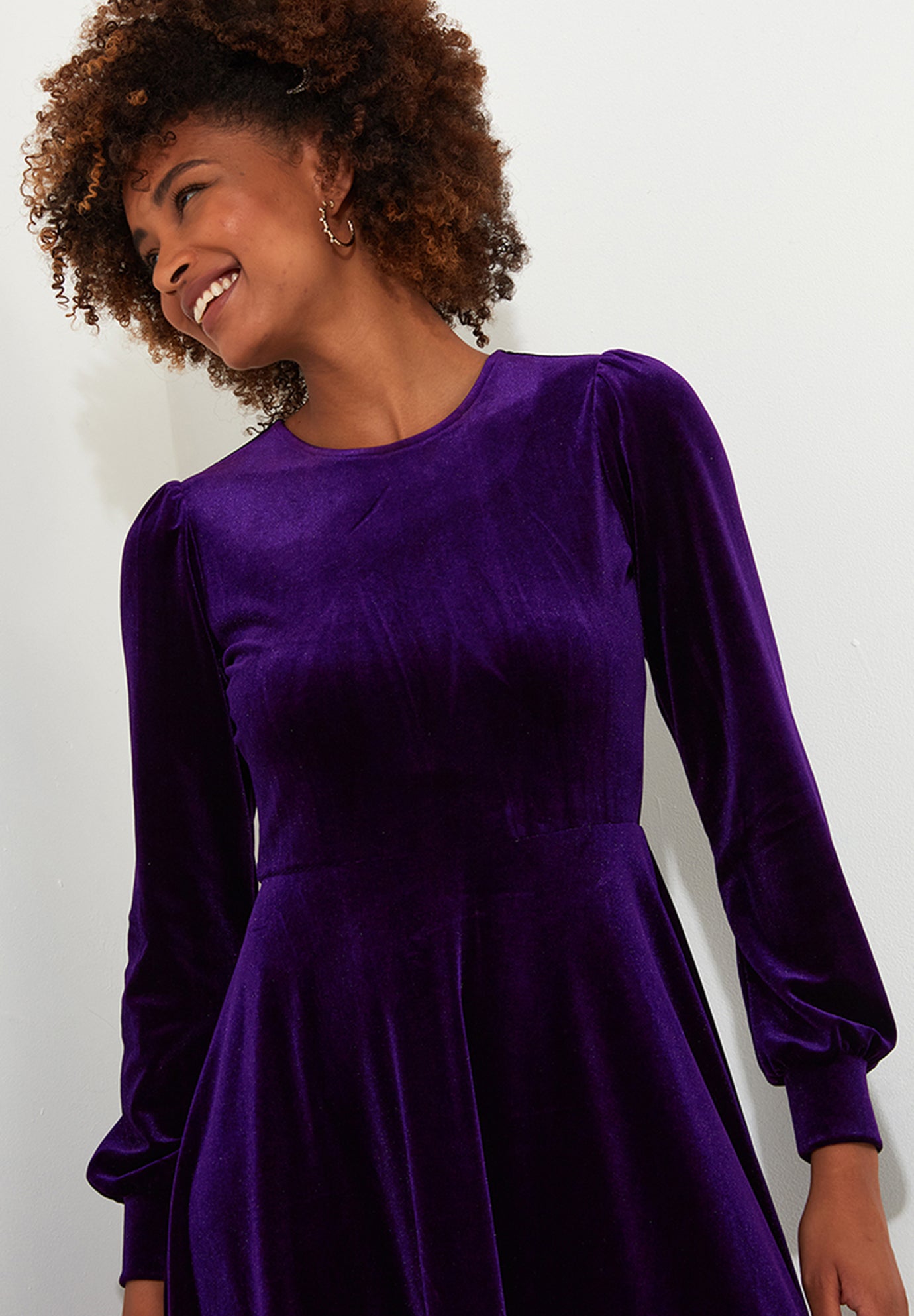 Crew Neck Velvet Midi Dress image number 3
