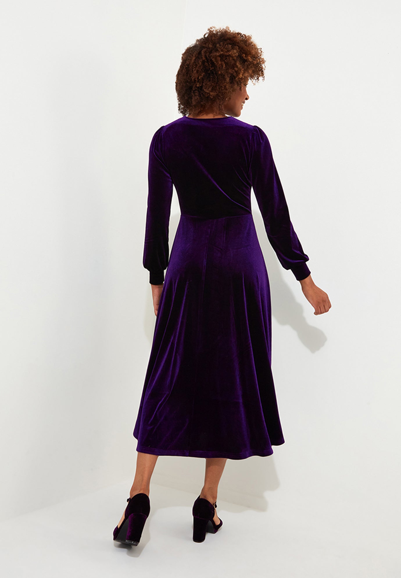 Crew Neck Velvet Midi Dress image number 4