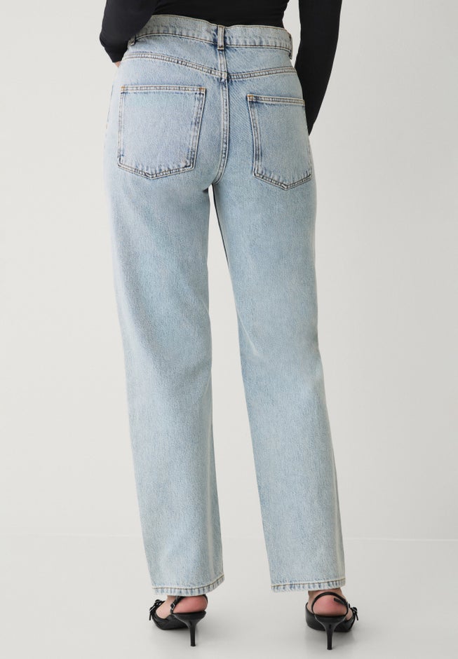 MID-RISE RELAXED STRAIGHT LEG JEAN image number 1