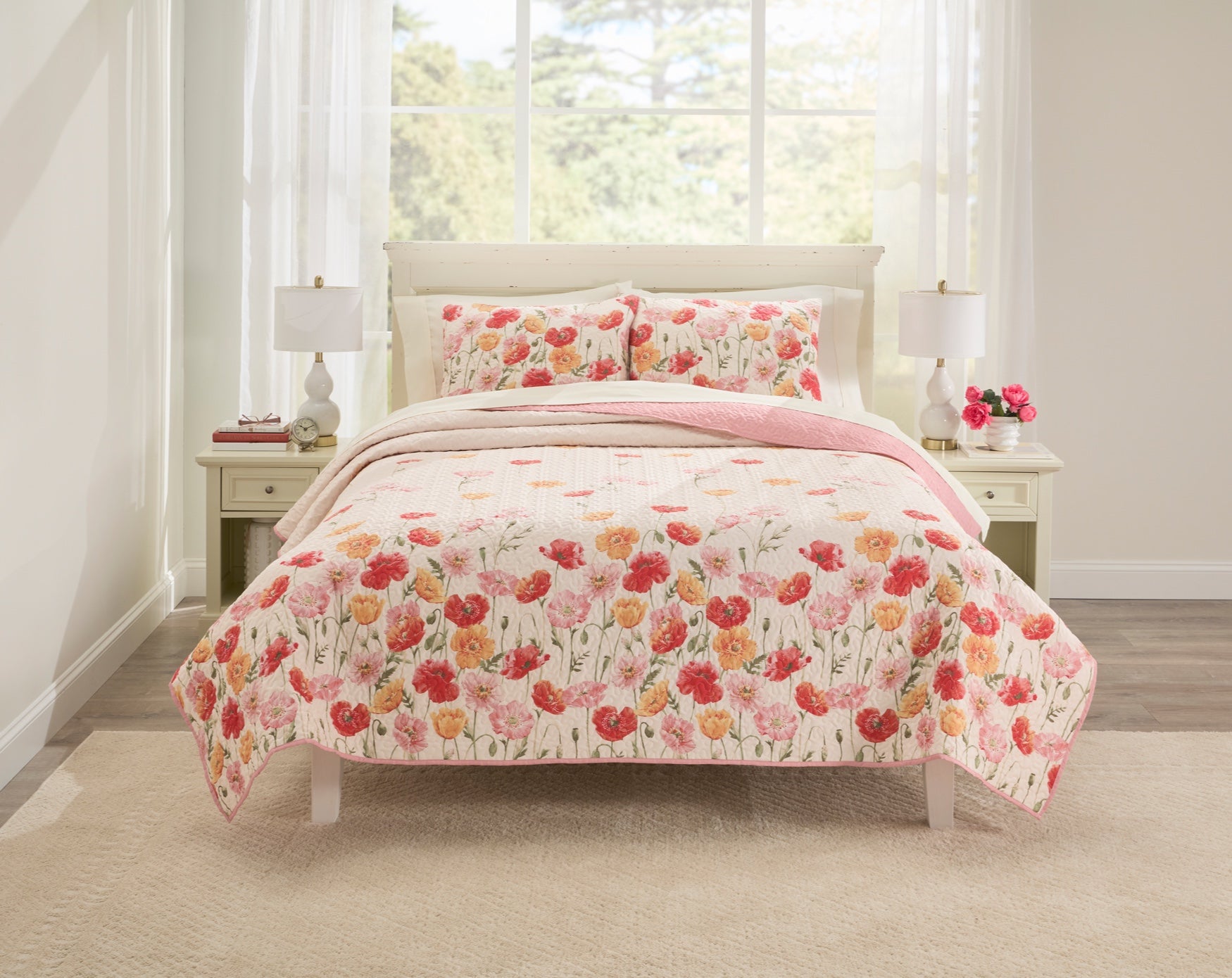 Poppies Reversible Quilt Set image number 0