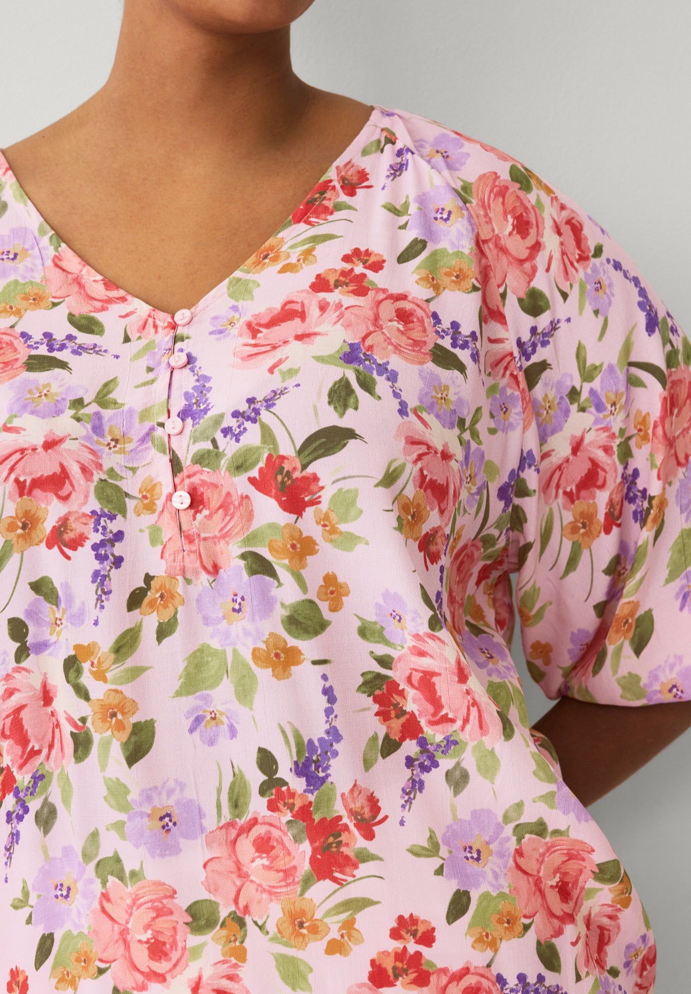 V-neck Blouse With Blouson Sleeves image number 2