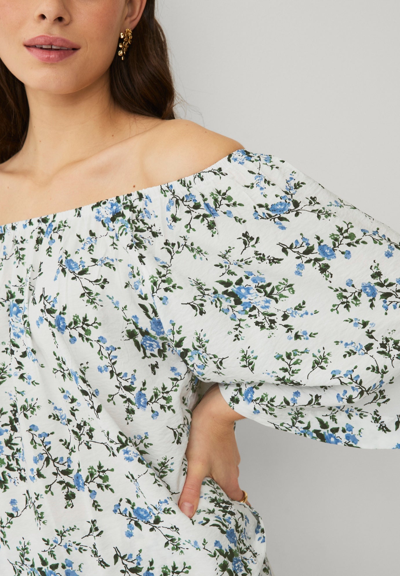Off-the-shoulder Blouse image number 4